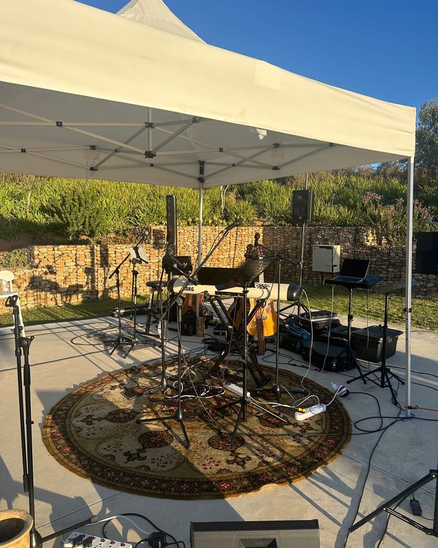 Our setup on the terrace at Muratie in the midday sun